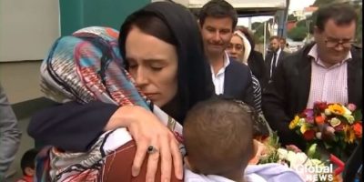 Premijerka Novog Zelanda oduševila muslimanski svijet nakon napada na džamije: “Došla je s maramom, a to je bitno za nas” Premijerka Novog Zelanda oduševila muslimanski svijet nakon napada na džamije: “Došla je s maramom, a to je bitno za nas”