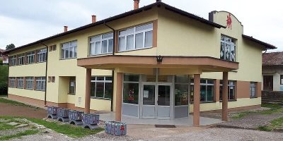 Politika se lomi na učenicima iz Gračanice: Maturanti ostali bez upisa u srednju školu Politika se lomi na učenicima iz Gračanice: Maturanti ostali bez upisa u srednju školu