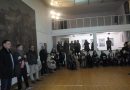 U Ateljeu „Ismet Mujezinović“ u Tuzli otvorena je izložba „Bez sebe-Drama svakidašnjeg u govoru bosanskih žena“