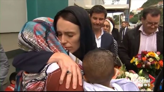 Premijerka Novog Zelanda oduševila muslimanski svijet nakon napada na džamije: “Došla je s maramom, a to je bitno za nas”
