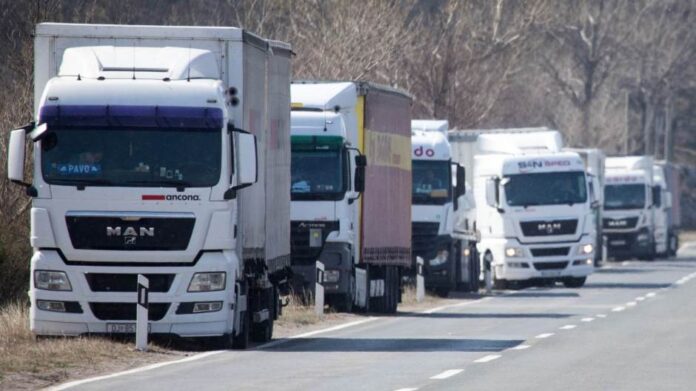 Prevoznici u BiH najavljuju obustavu rada, pozivaju i građane da bojkotuju točenje goriva