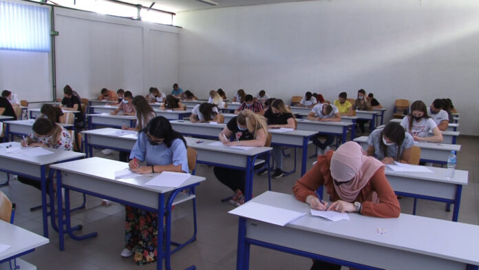 Sutra prijemni ispit za prvi upisni rok za brucoše Univerziteta u Tuzli