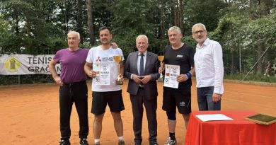Teniski klub Gračanica 21 dodijelio gradonačelniku plaketu počasnog člana