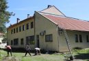 Intervencije na Područnoj školi Podgorje – radi se sanacija potkova, zamjena limova i ograđivanje škole