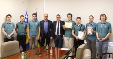 Gradonačelnik Lugavić upriličio prijem: Tuzlanski učenici briljirali na međunarodnim takmičenjima