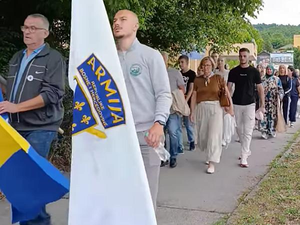 Jučer u Tuzli: Održana deseta šetnja ˝8372 za Srebrenicu˝