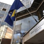 Teška krađa u Doboj Jugu: Lopov otuđio pneumatik, akumulator i zvučnike
