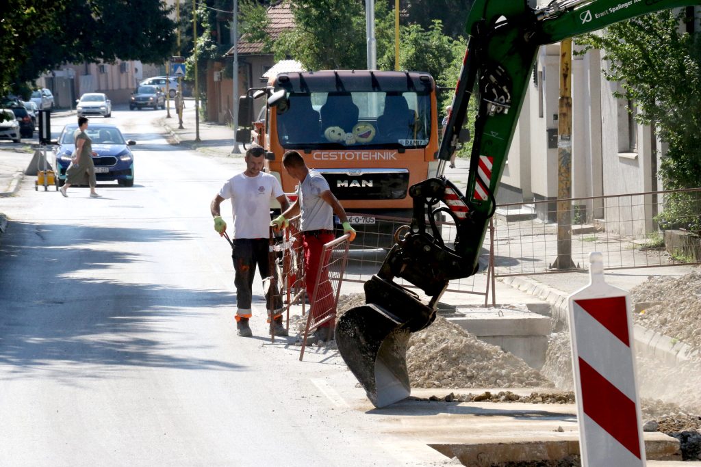 Počeli radovi na širenju toplovodne mreže na Slatini, slijedi priključenje individualnih objekata