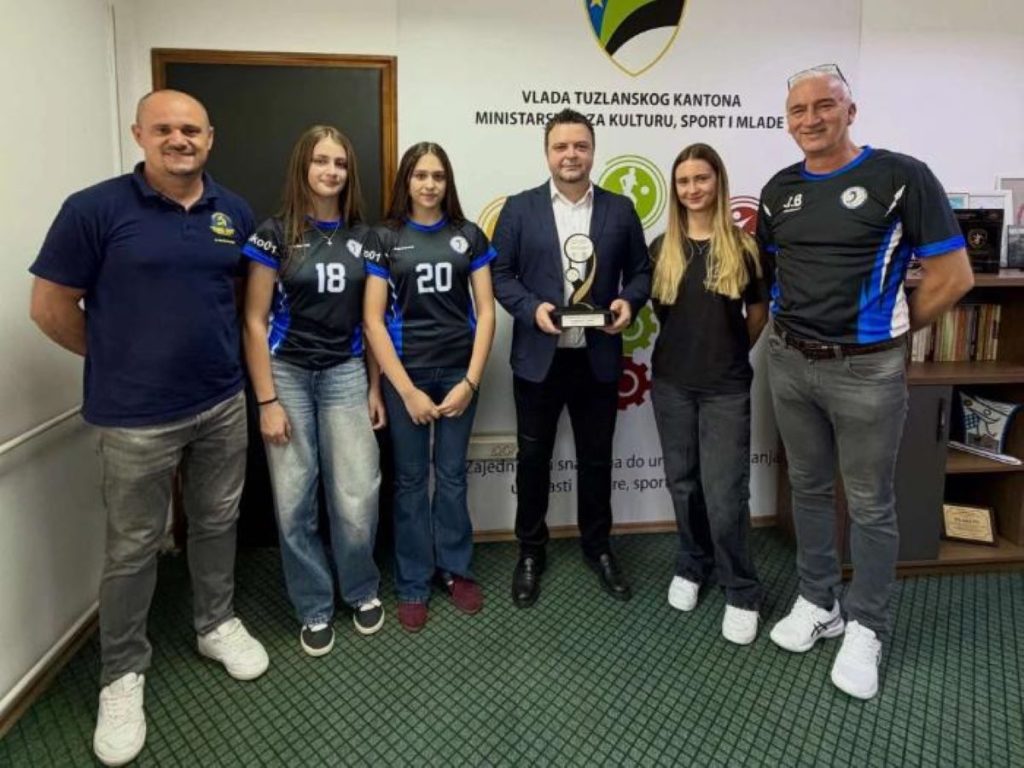 Ministar Gazdić ugostio odbojkašice ŽOK „ACES” Lukavica – Gračanica Ministar Gazdić ugostio odbojkašice ŽOK „ACES” Lukavica – Gračanica